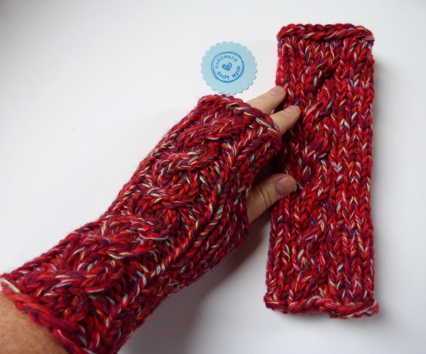 Pulswärmer Sulka rot aus Sockenwolle mit Daumenloch